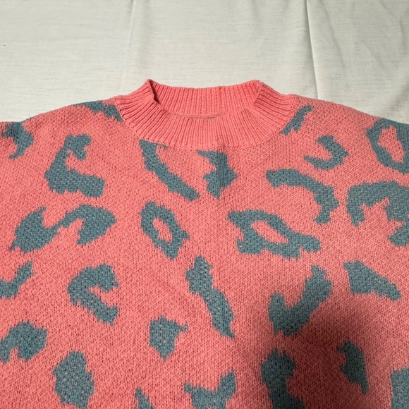 knitted woman sweater pink with blue pattern design size large brand shein - Picture 3 of 5